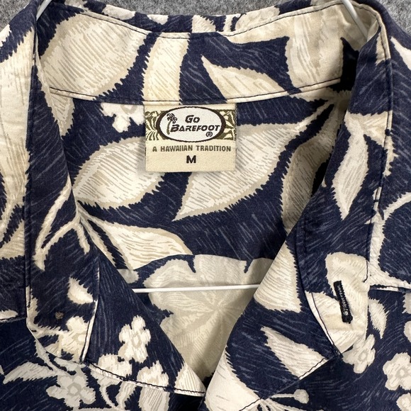 Go Barefoot Vintage Aloha Shirt M Blue White Floral Cotton Hawaiian Tradition - Picture 2 of 10